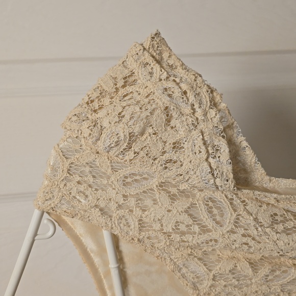 Lace dress with ribbon - Picture 4 of 4